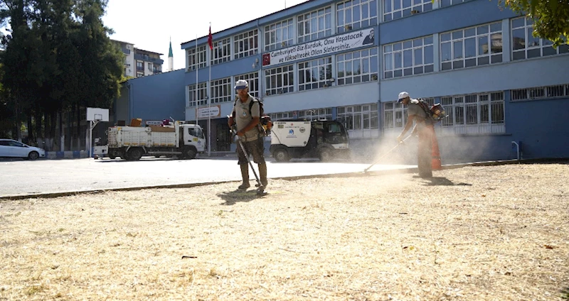 EĞİTİMCİ BAŞKAN ÖĞRENCİLERİ UNUTMADI