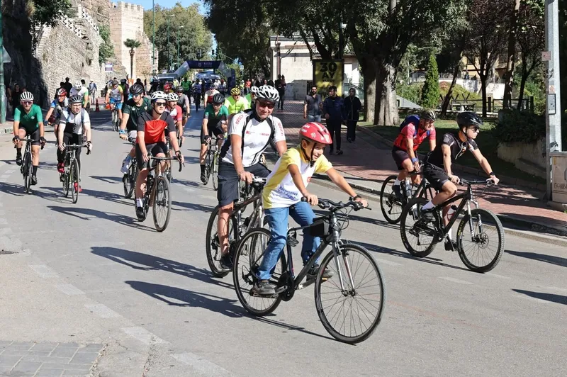 Pedallar iyilik için döndü