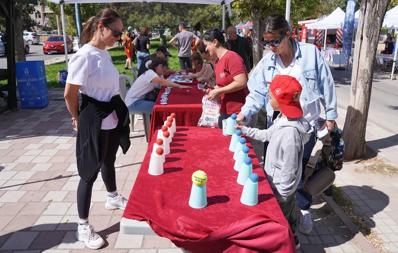 ARABASIZ CADDELER VE SOKAKLAR ETKİNLİĞİ RENKLİ GÖRÜNTÜLERE SAHNE OLDU