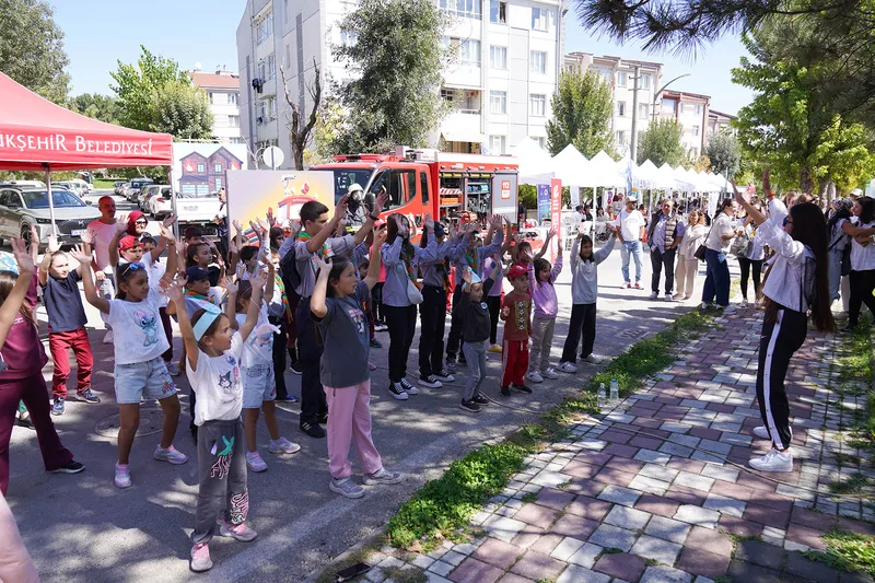 ARABASIZ CADDELER VE SOKAKLAR ETKİNLİĞİ RENKLİ GÖRÜNTÜLERE SAHNE OLDU