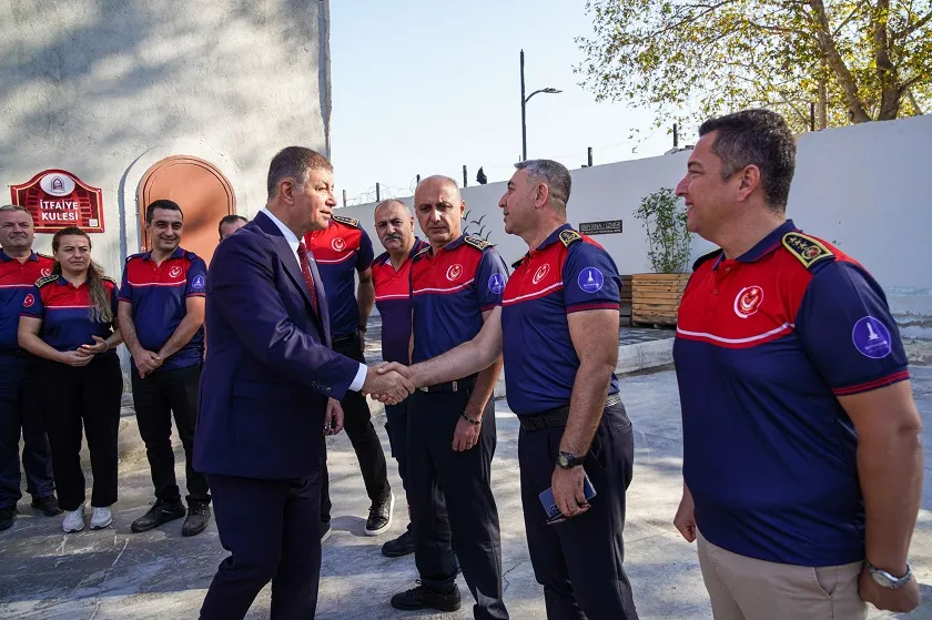 Başkan Tugay İtfaiye Haftası’nda itfaiye personeli ile buluştu
