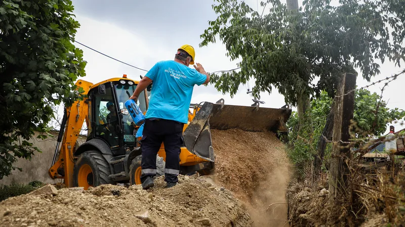 Kaynarca’nın 6 mahallesinde güçlü altyapı için iki proje eş zamanlı olarak tamamlandı