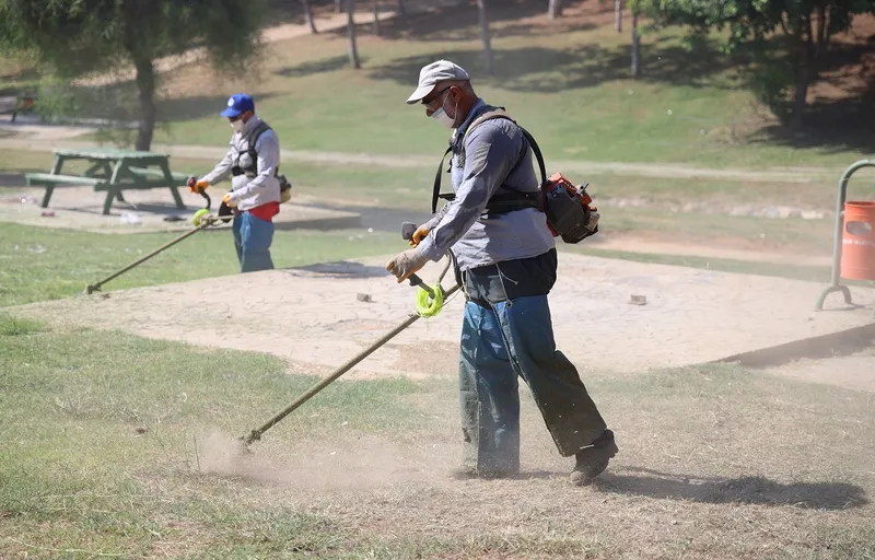 TOROSLAR BELEDİYESİ YEŞİL ALANLARIN BAKIMINI TİTİZLİKLE SÜRDÜRÜYOR