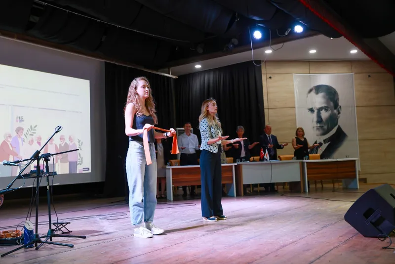 UZMANLAR ALZHEMİMER’İ ANLATTI