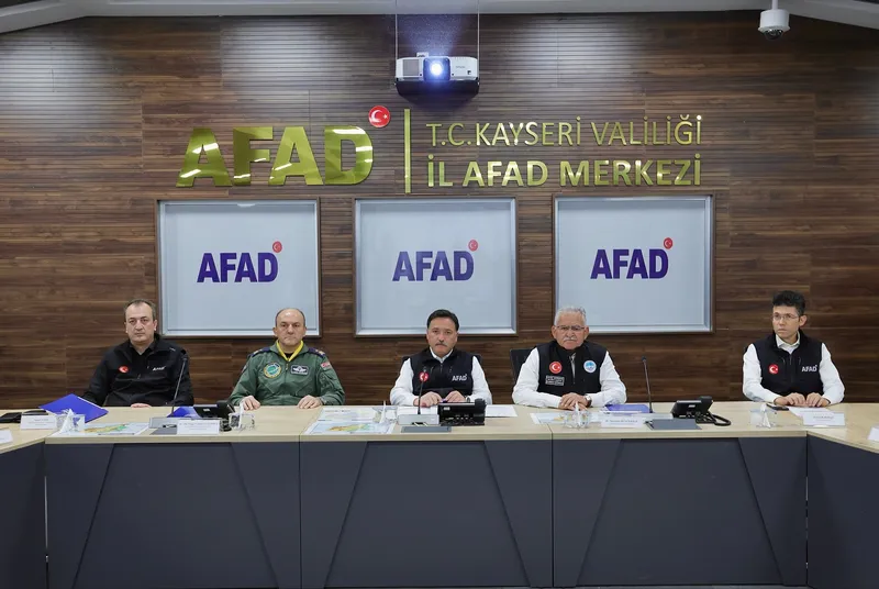 Başkan Büyükkılıç, Vali Çiçek ile Gerçeğini Aratmayan Deprem Tatbikatına Katıldı