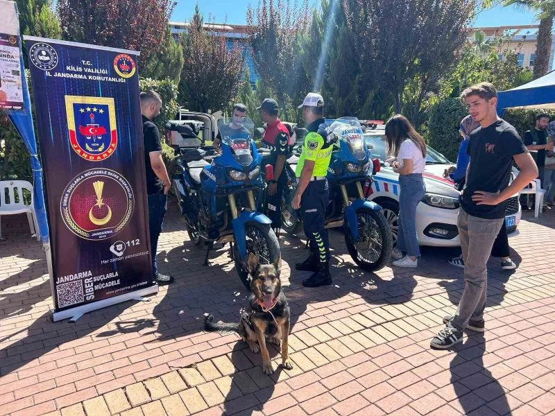Jandarma Ekiplerinden Üniversite Öğrencilerine Yönelik Bilgilendirme Faaliyeti Gerçekleştirildi