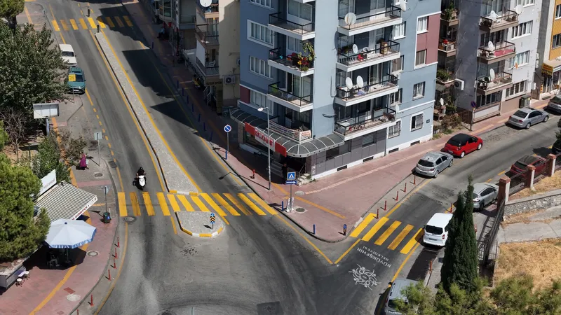 BAŞKAN ÇERÇİOĞLU’NUN ÖNCÜLÜĞÜNDE AYDIN’IN YOLLARINDA BAKIM VE ONARIM ÇALIŞMASI