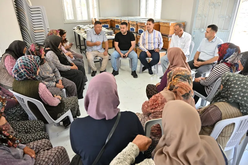 Büyükşehir’den Kırkağaçlı Kadınlara Arıcılık Desteği