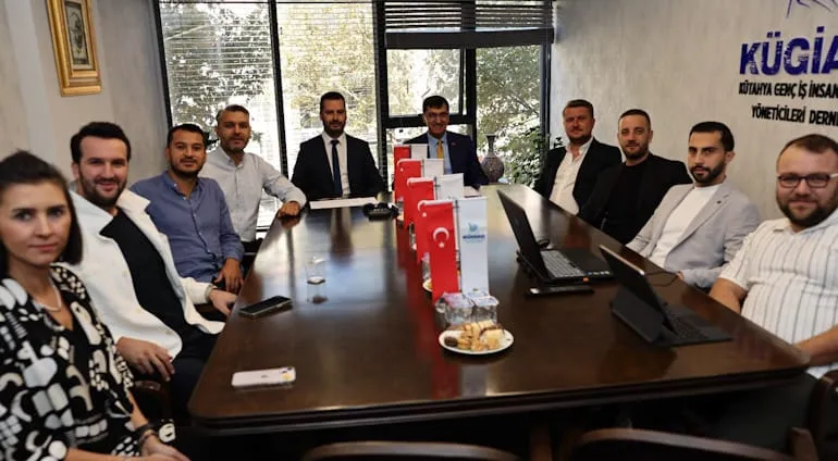 BELEDİYE BAŞKANIMIZ EYÜP KAHVECİ’DEN KÜGİAD’A ANLAMLI ZİYARET