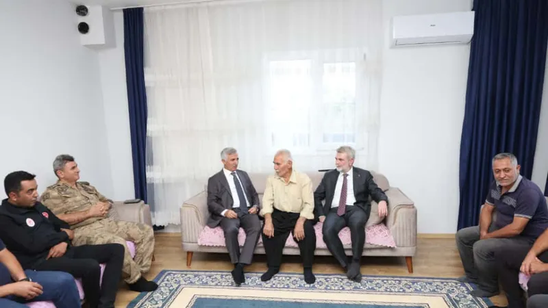 Görgel ve Ünlüer, Dulkadiroğlu Kırsalında Yapımı Süren Köy Evlerini Yerinde İnceledi