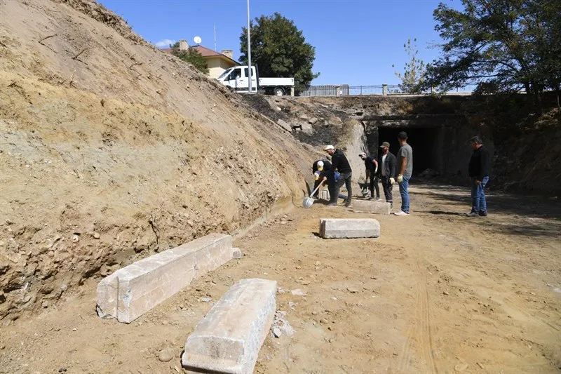 SÜTLÜCE MAHALLESİ ALT GEÇİDİNDE ÇALIŞMALAR DEVAM EDİYOR