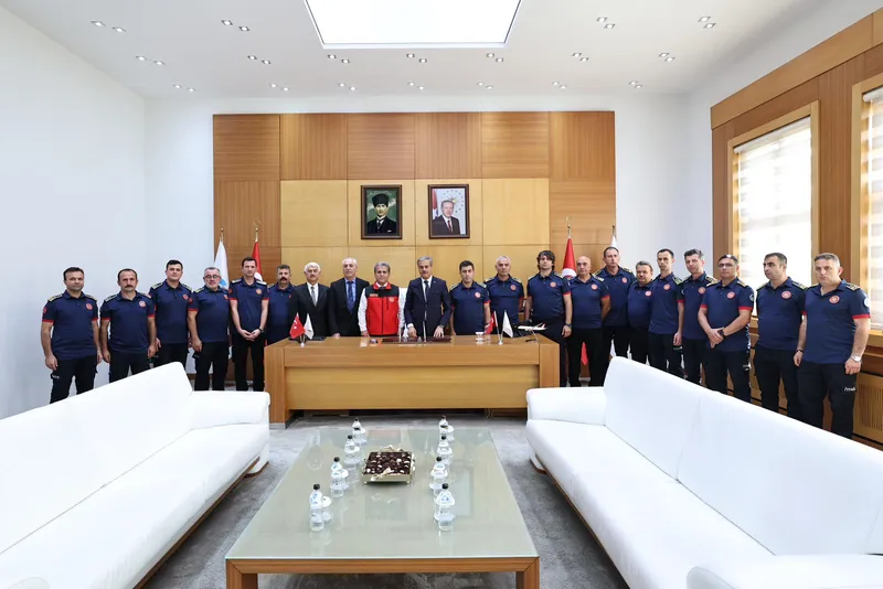 “Özverili çalışmalarınızla gözümüz hiçbir zaman arkada kalmıyor”