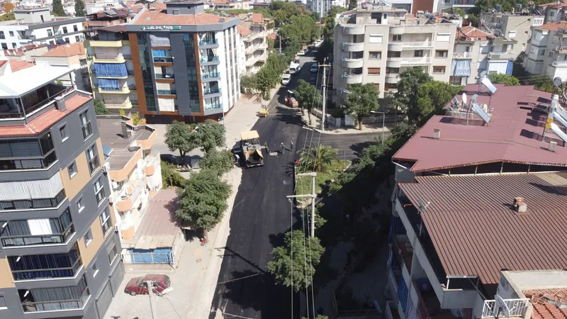 Büyükşehir, Salihli ve Kırkağaç’ta Asfalt Çalışmalarına Devam Ediyor