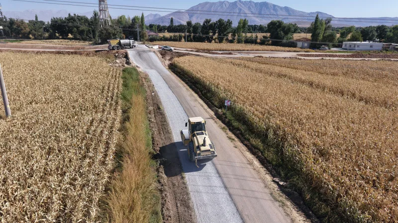 Elbistan’da Mahallelerin Ulaşımı Büyükşehir’le Bir Bir İyileştiriliyor