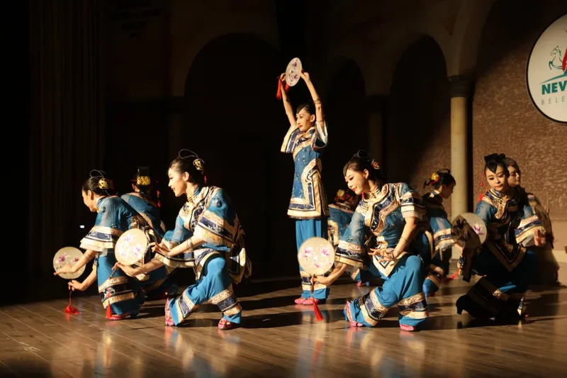 Çin Kültürü Dans Eşliğinde Sanatseverlerle Buluştu