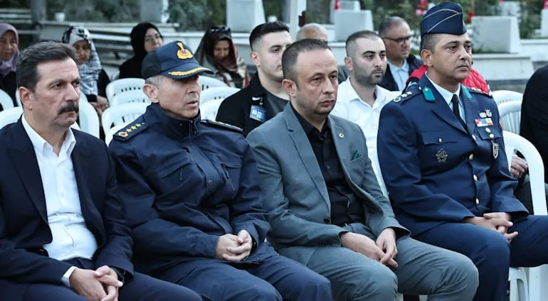 KAHRAMAN ŞEHİTLERİMİZİ VE GAZİLERİMİZİ DUALARLA ANIYORUZ