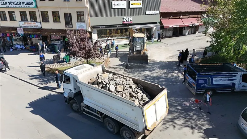 ESKİ ERZURUM CADDESİ YENİLENİYOR