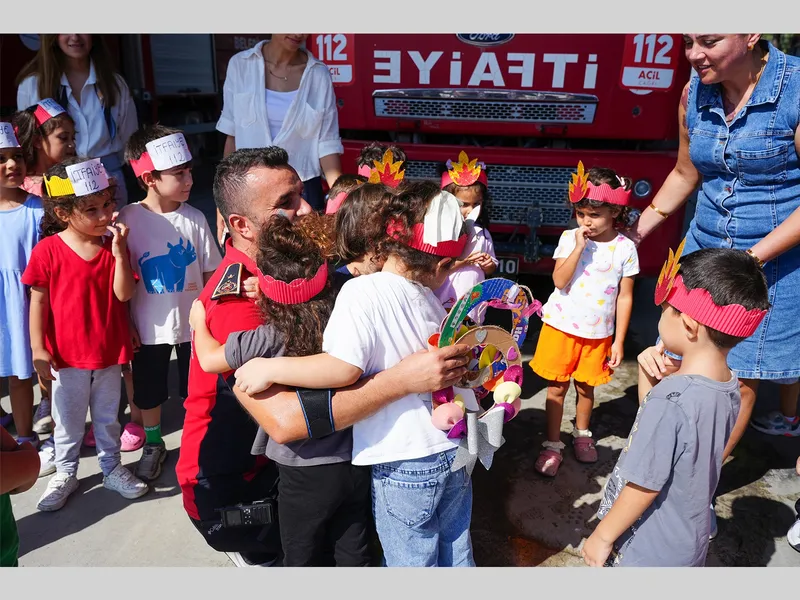 TARSUS BELEDİYESİ KREŞLERİNDEN İTFAİYECİLERE ANLAMLI ZİYARET
