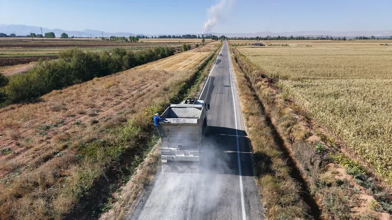 Büyükşehir’den Elbistan Kırsalına Kesintisiz Yol Hizmeti