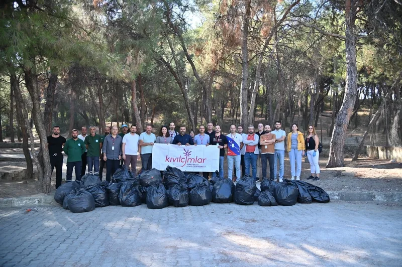 Gönüllüler Çevre Temizliğine Dikkat Çekti