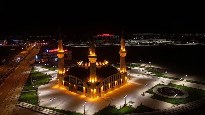 DEKORATİF AYDINLATMALAR İLE AKSARAY IŞIL IŞIL OLMAYA DEVAM EDİYOR