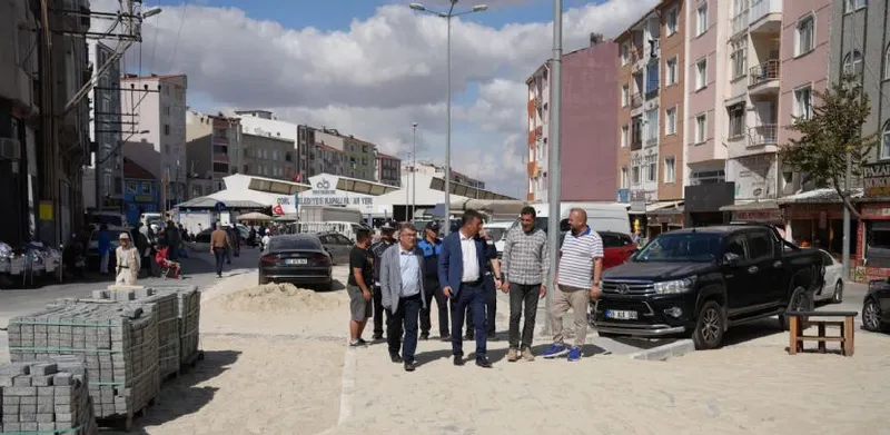 Başkan Sarıkurt Kapalı Pazar Yeri Çevre Düzenleme Çalışmalarını İnceledi