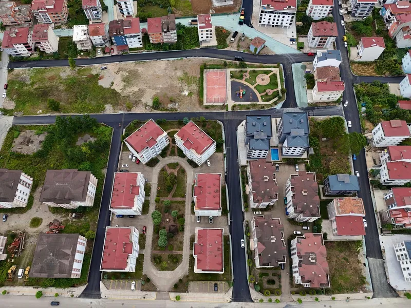 CUMHURİYET MAHALLESİ’NDE VATANDAŞLARIN SICAK ASFAT SEVİNCİ