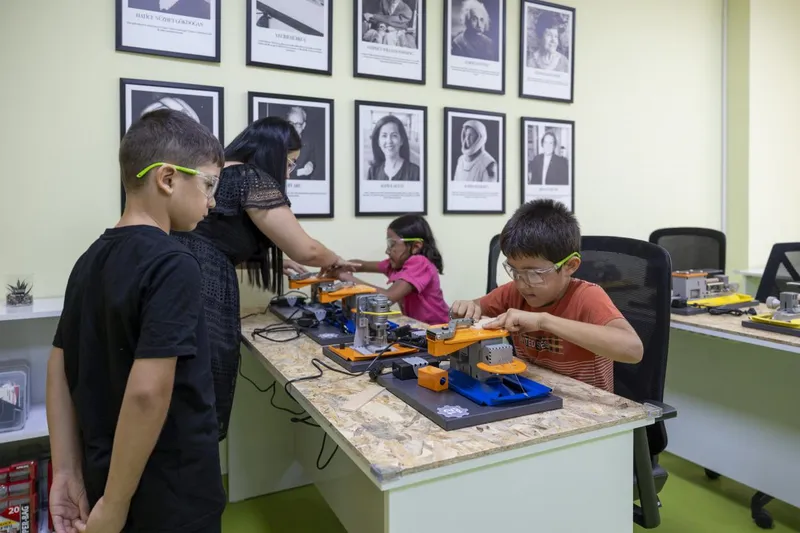 Toroslar Çocuk Kampüsü Tasarım Atölyesi İle Mutlu Ebeveynler Meraklı Çocuklar