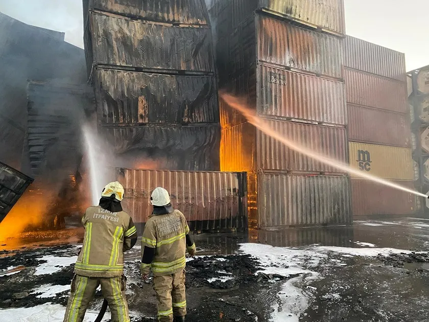 İzmir İtfaiyesi, Aliağa’da büyük bir felaketin önüne geçti 