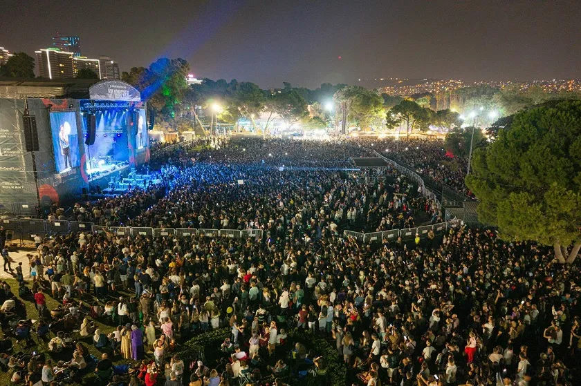 Çim Konserleri’nde Mustafa Sandal coşkusu
